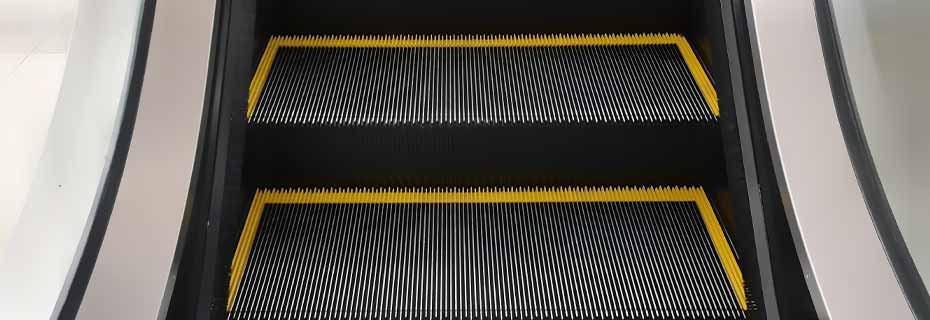 Rollend de roltrappen reinigen