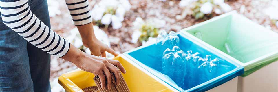The right outdoor litter bins