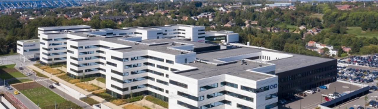 luchtfoto van het gebouw van en een ziekenhuis